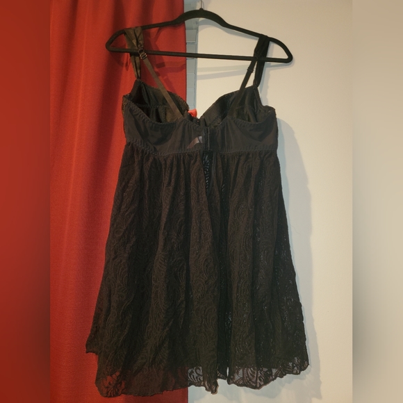 Black and red lingerie - Picture 4 of 9